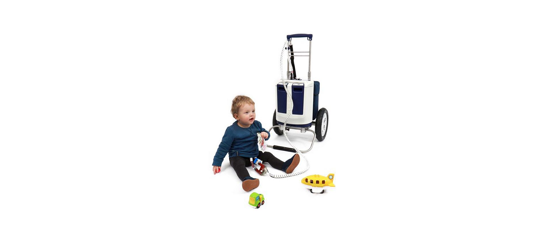 Kind spielt mit Spielzeug und Excor® Active Gerät 